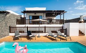 Stylish 6 Bedroom Villa Princesa - Hot Tub - Heated Pool - Near Beach & Waterparks