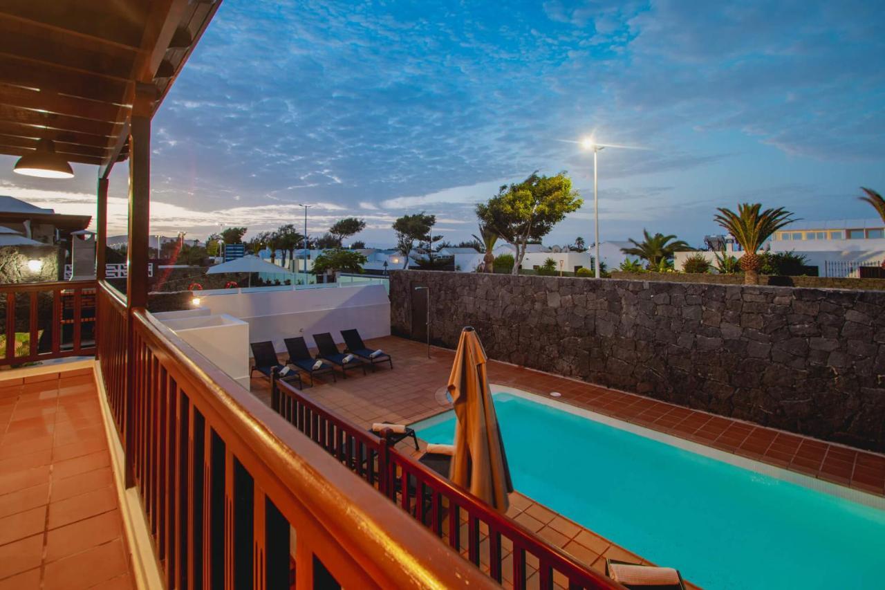 Stylish 6 Bedroom Villa Princesa - Hot Tub - Heated Pool - Near Beach & Waterparks Playa Blanca  Exterior photo