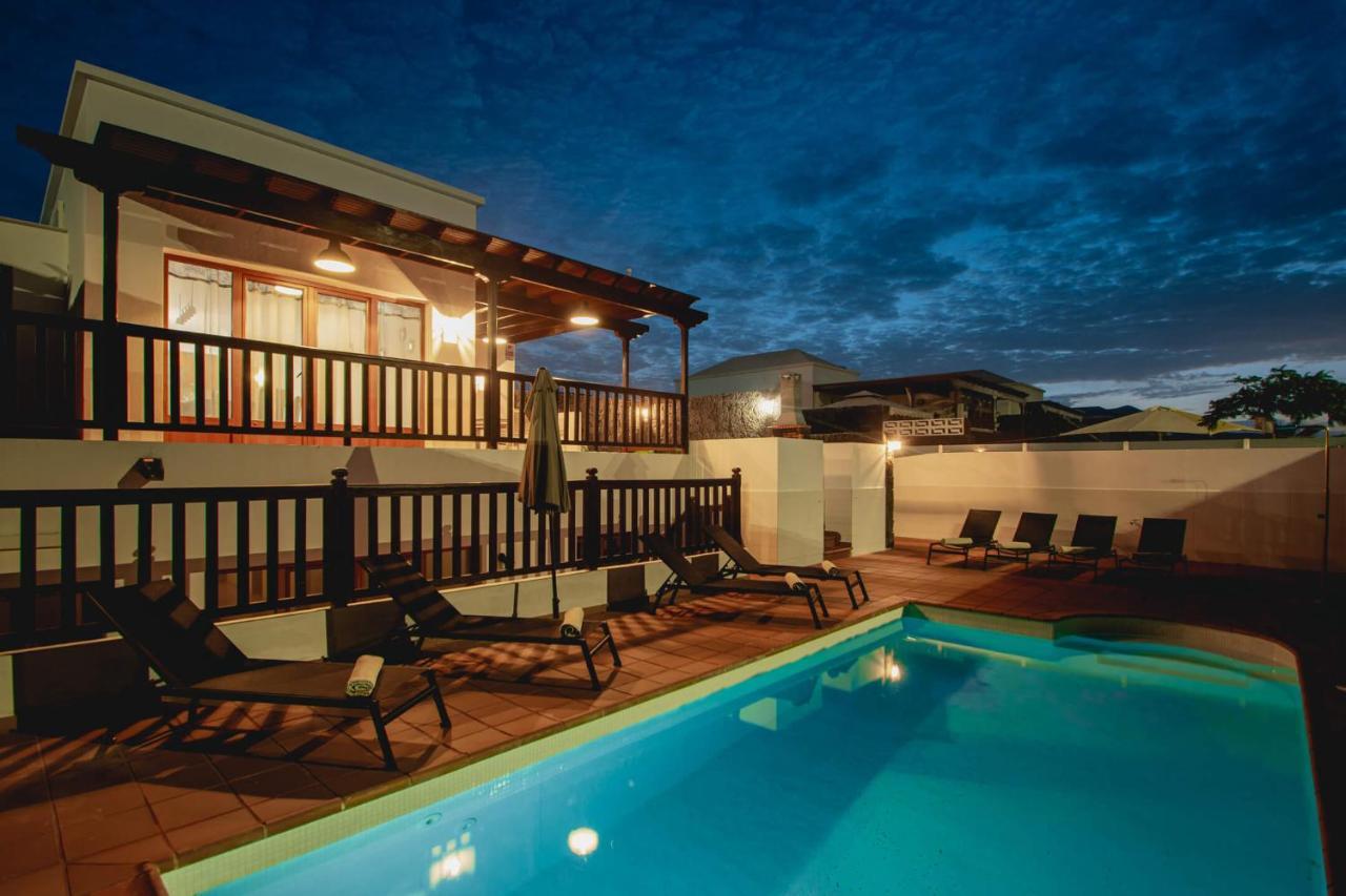 Stylish 6 Bedroom Villa Princesa - Hot Tub - Heated Pool - Near Beach & Waterparks Playa Blanca  Exterior photo